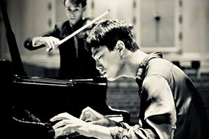 Pianist-Yang-Bao-and-violinist-Kenneth-Renshaw-of-Yang-Bao-Studios